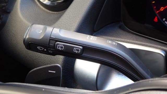 MERCEDES-BENZ GLB 200 d Automatic Sport