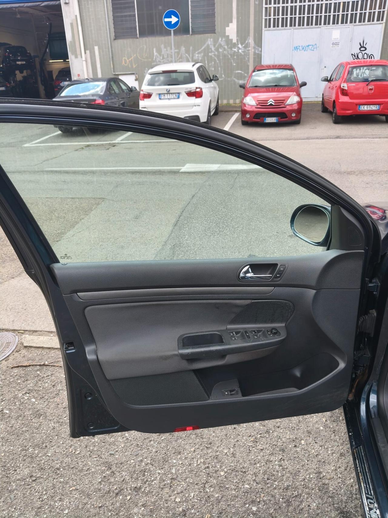 Volkswagen Golf 1.6 16V FSI 5p. Comfortline