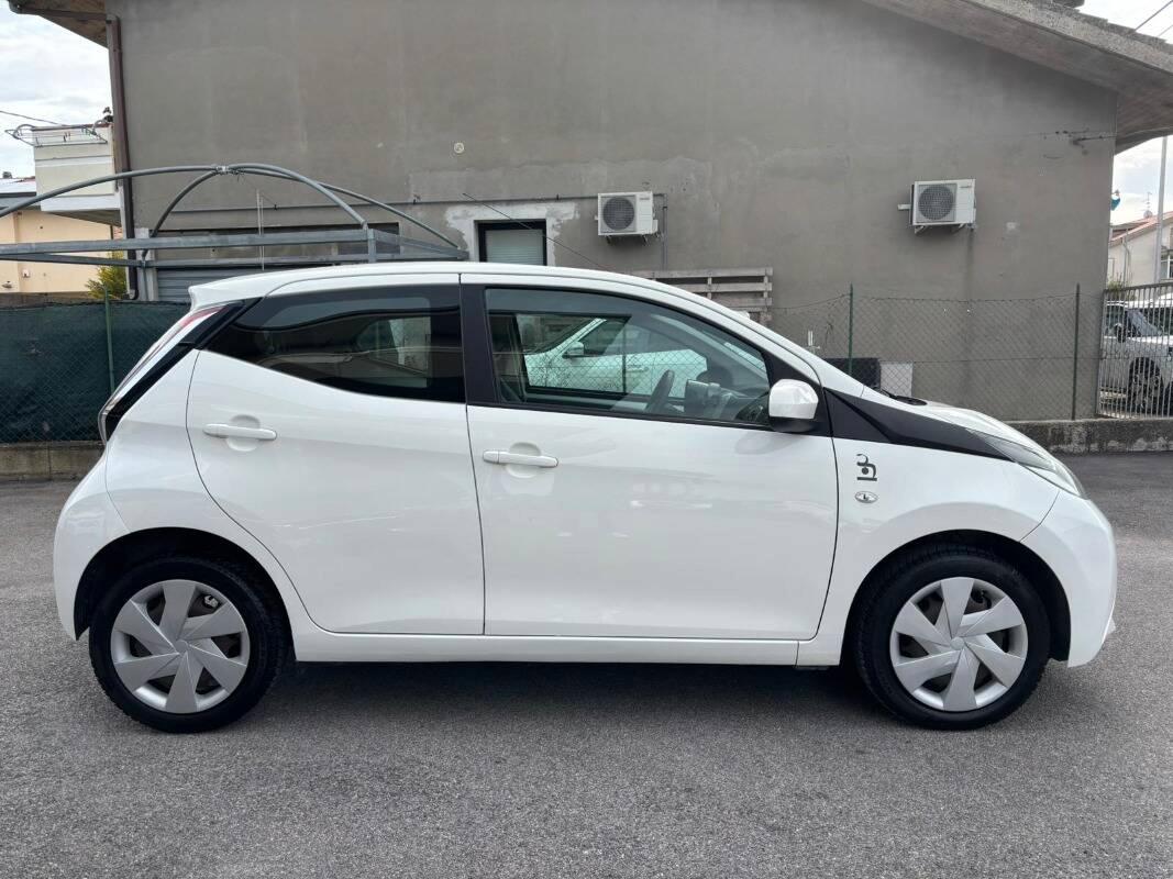 Toyota Aygo 1.0 x-play 5p