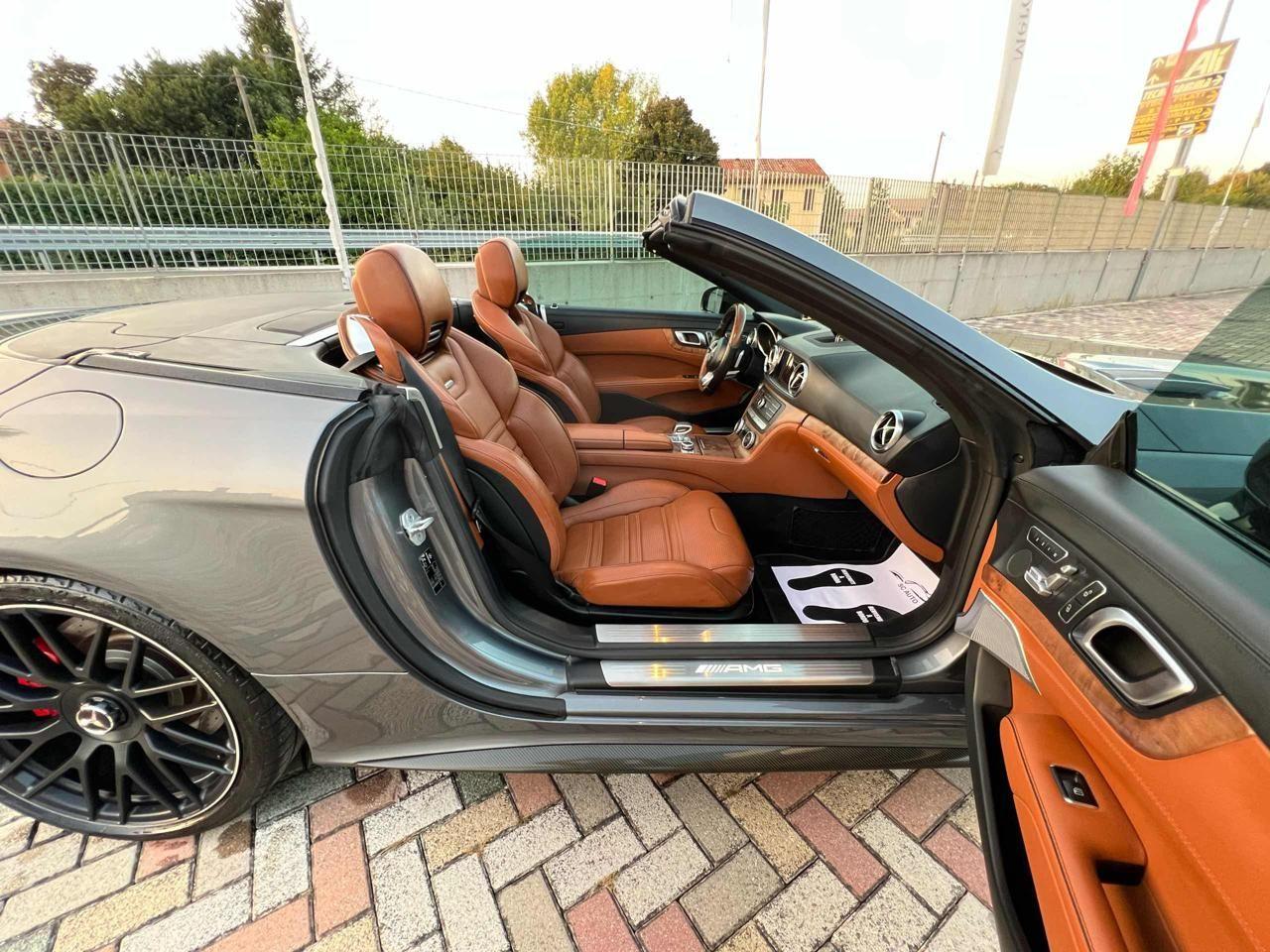 Mercedes-Benz SL 63 AMG Roadster V8