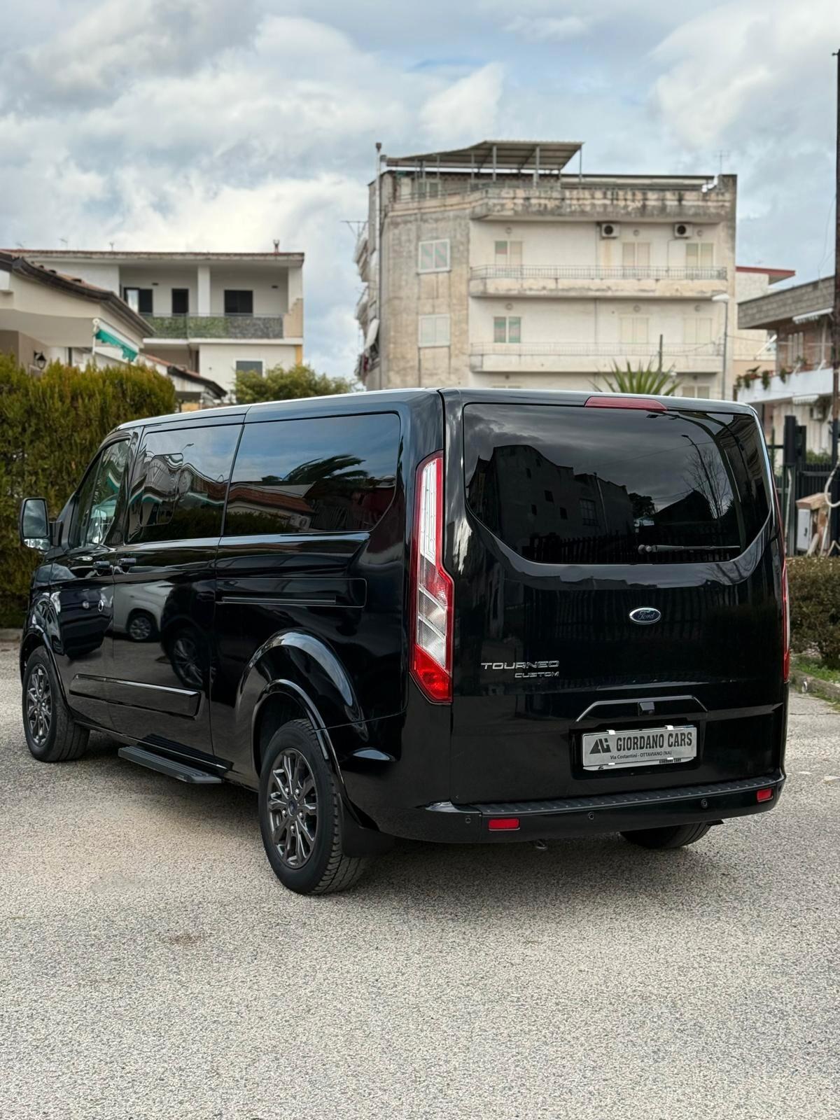 Ford Tourneo Custom 2.0 TDCi 130CV automatico 8 POSTI Titanium