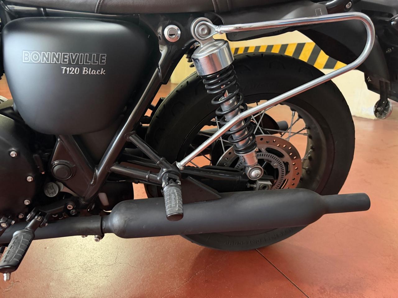 Triumph Bonneville T120 Black