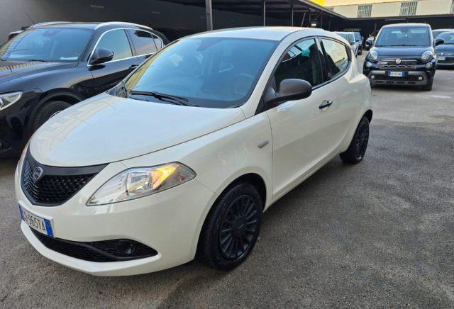 LANCIA Ypsilon 1.0 FireFly 5 porte S&S Hybrid Ecochic Silver