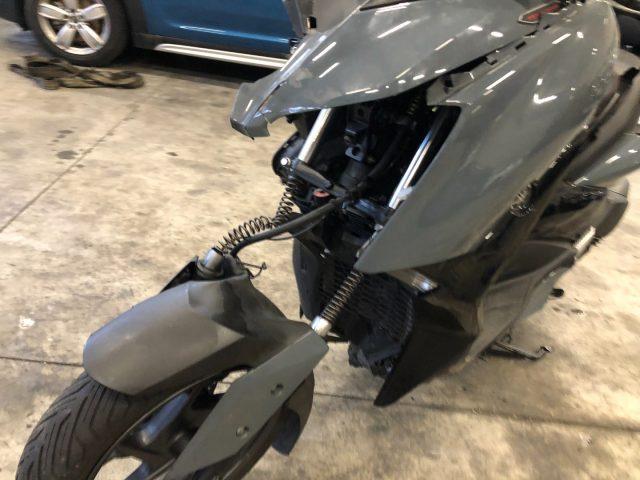 YAMAHA X-MAX 300 *VA IN MOTO*