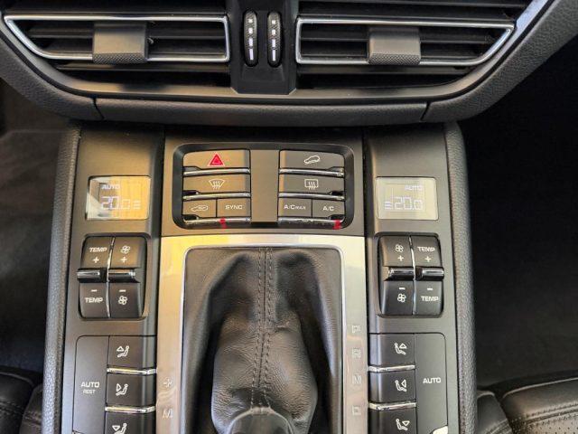 PORSCHE Macan 2.0 //TOTAL BLACK//21//