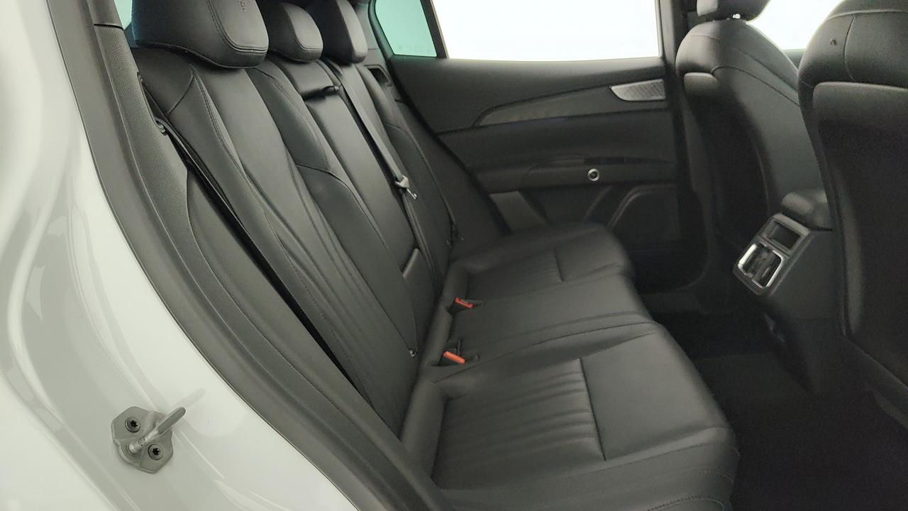 MASERATI Grecale GT Hybrid 300 My23 Nerissimo Package