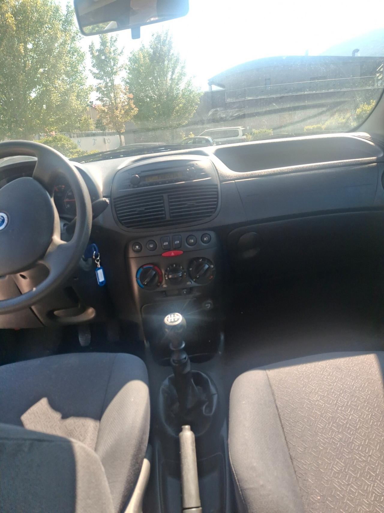 Fiat Punto 1.2 benzina per neopatentati solo 102 mila km