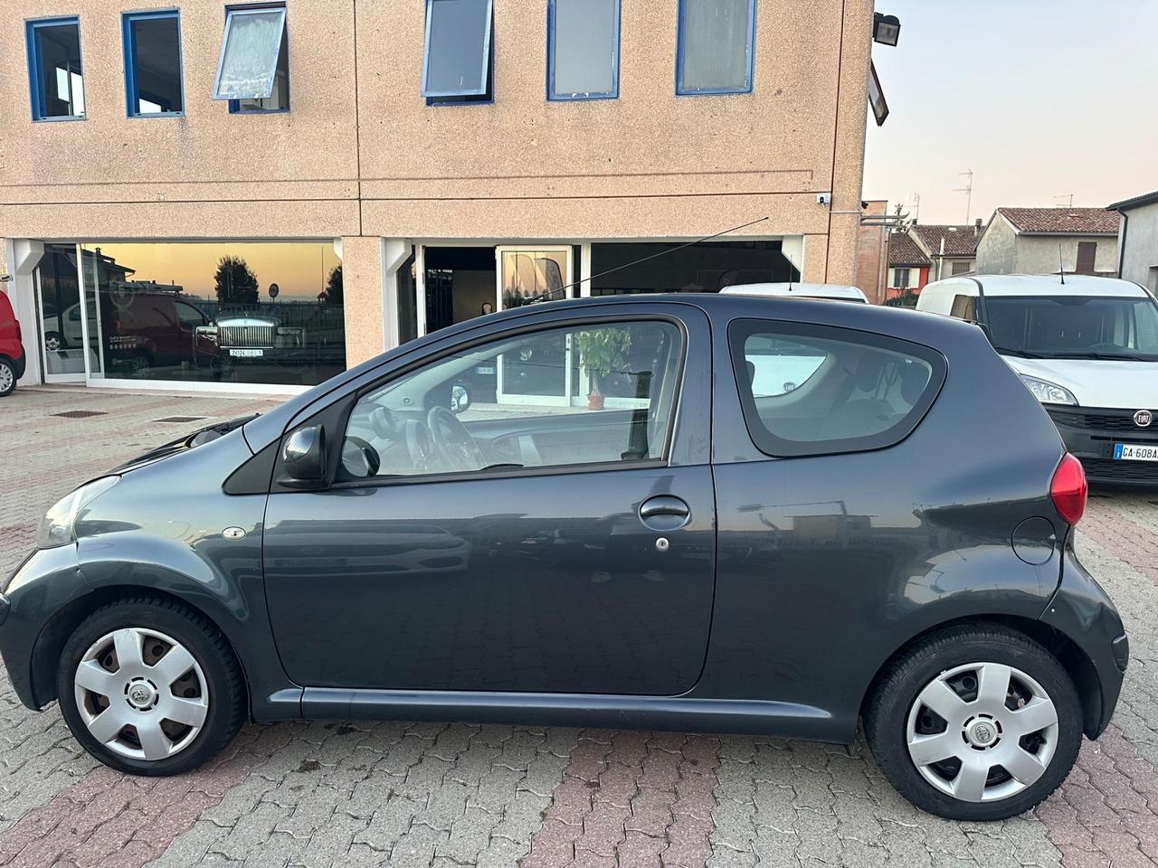 Toyota Yaris 1.0 3 porte Sol
