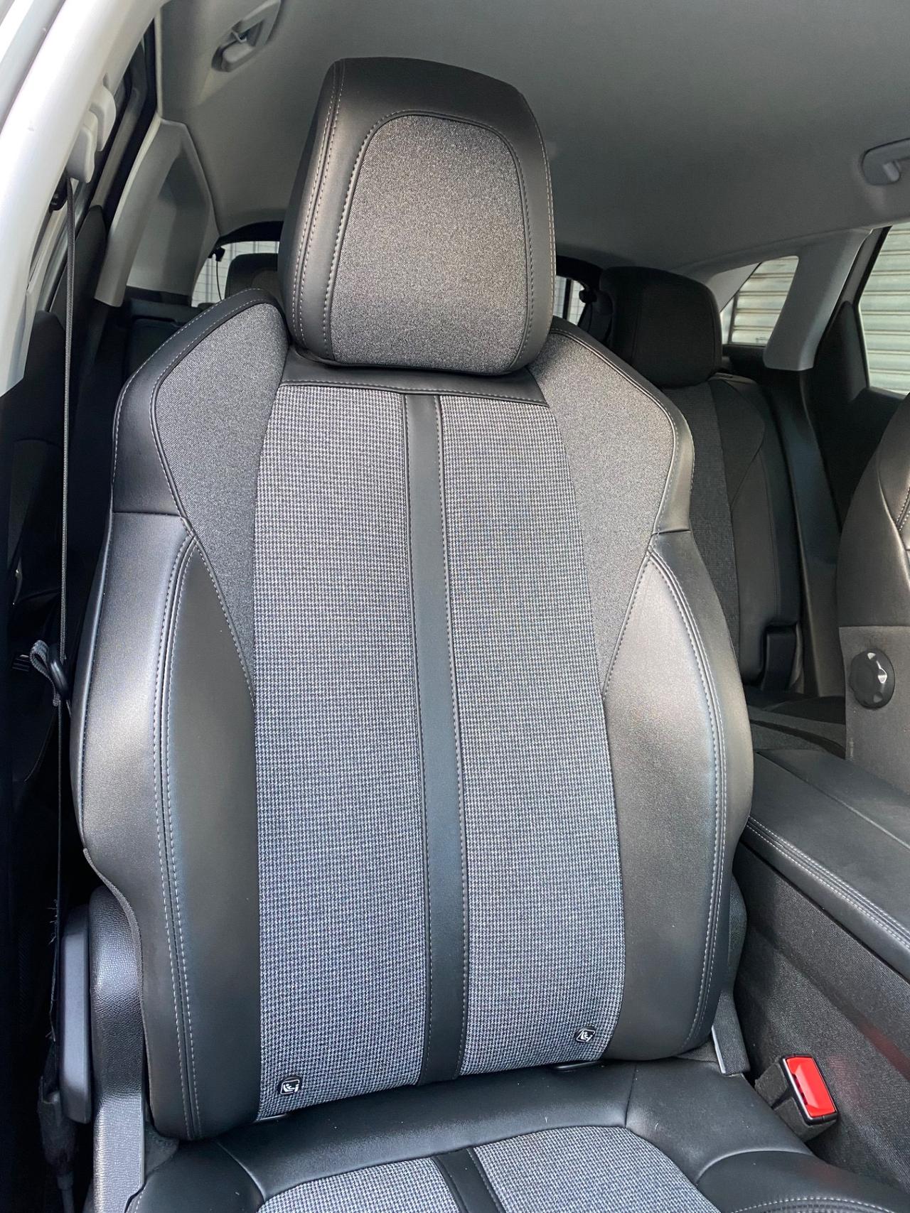 Peugeot 3008 BlueHDi 130 S&S EAT8 Allure