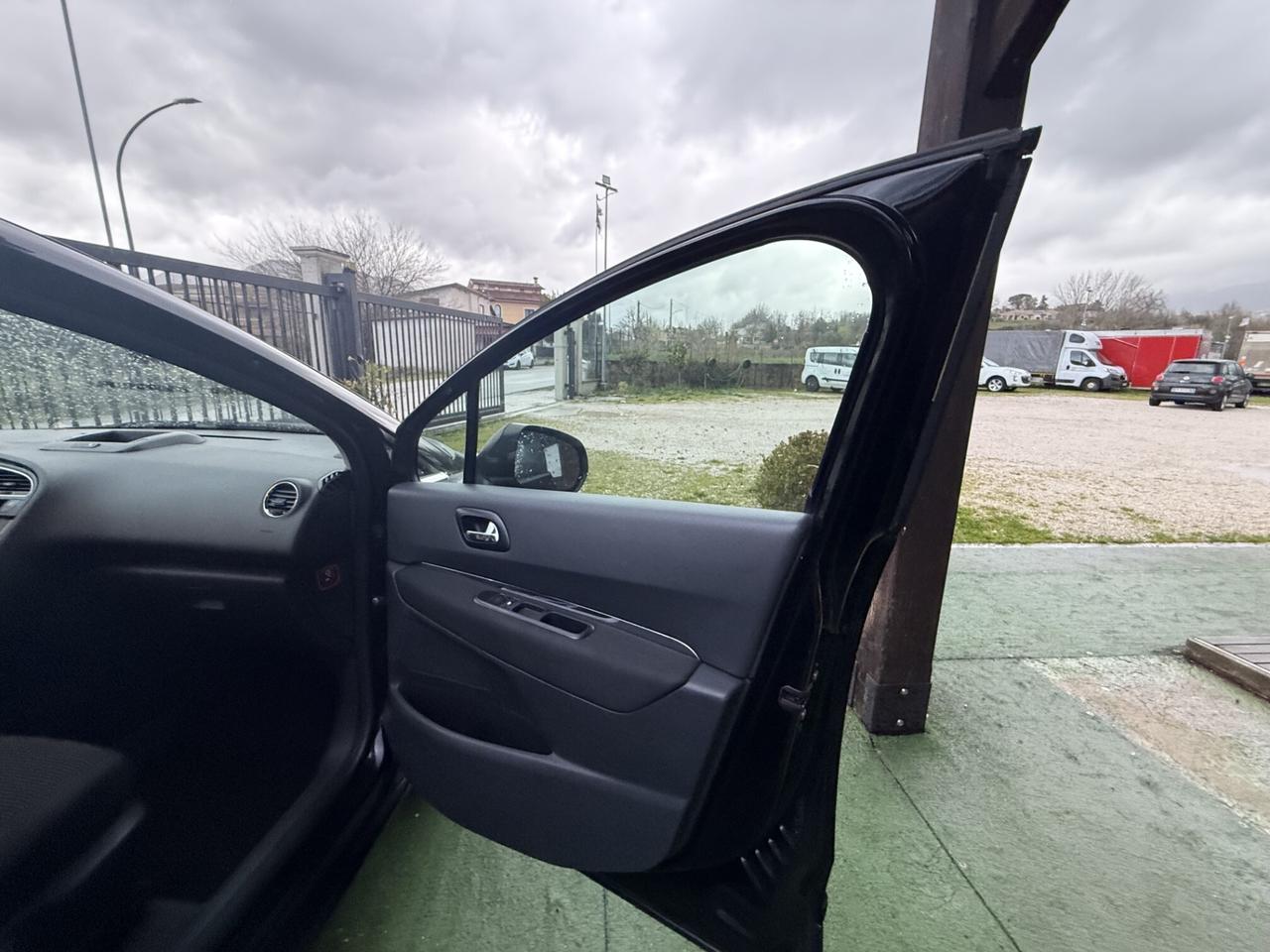 PEUGEOT 5008 1" SERIE