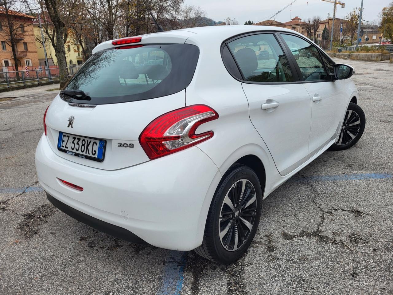 PEUGEOT 208 1,4 HDI-UNICO PROPRIETAR-4 REVISIONI
