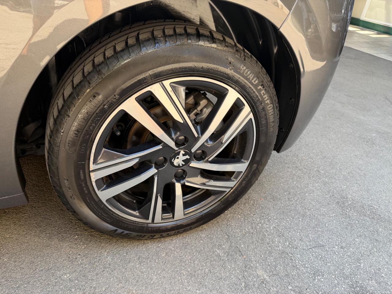 Peugeot 208 1.2 benzina 2023