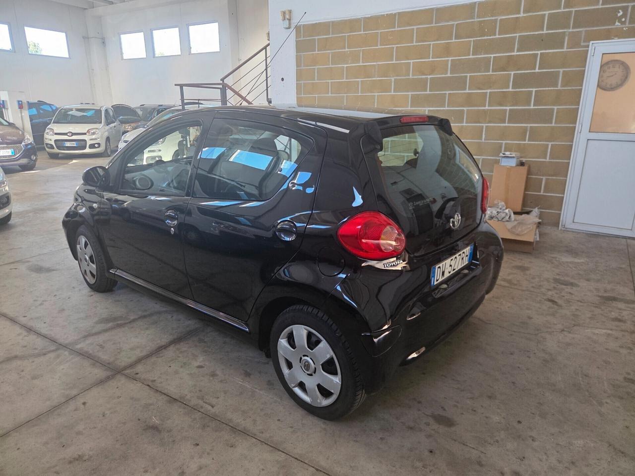 Toyota Aygo 1.0 12V VVT-i 5 porte Sol