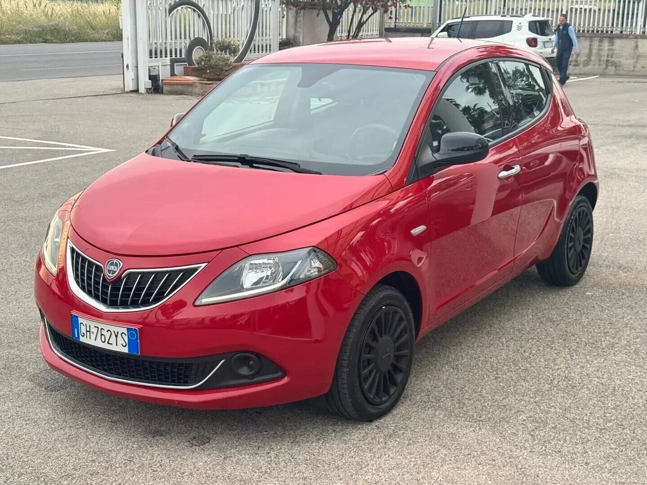 Lancia Ypsilon 1.0 FireFly 5 porte S&S Hybrid Ecochic Silver