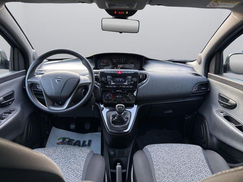 Lancia Ypsilon Ypsilon 5p 1.0 hybrid 70cv 6m Silver Plus