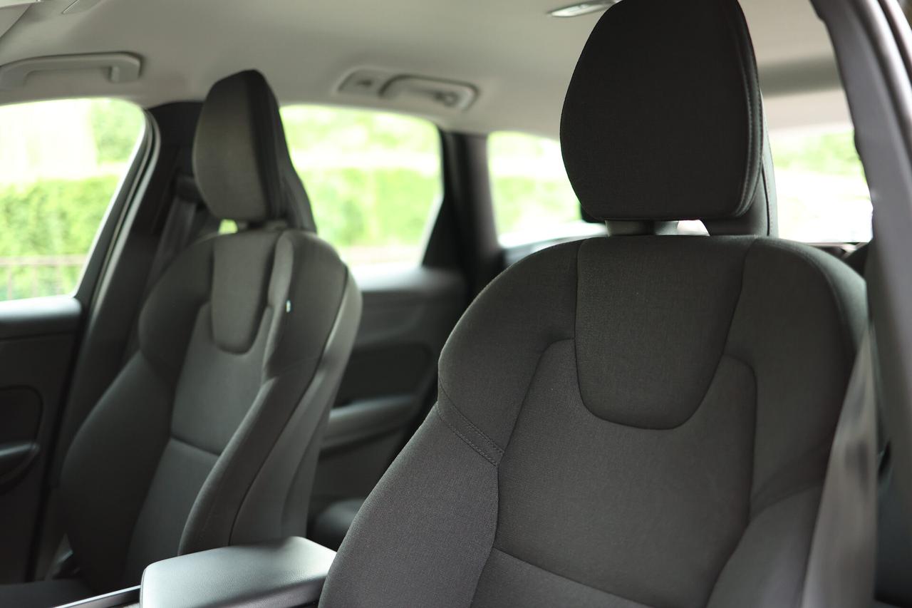 Volvo XC 60 XC60 B4 (d) AWD Geartronic Momentum Pro