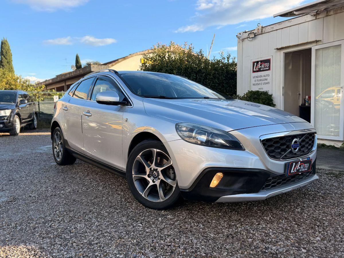 VOLVO - V40 Cross Country - D2 Volvo Ocean Race