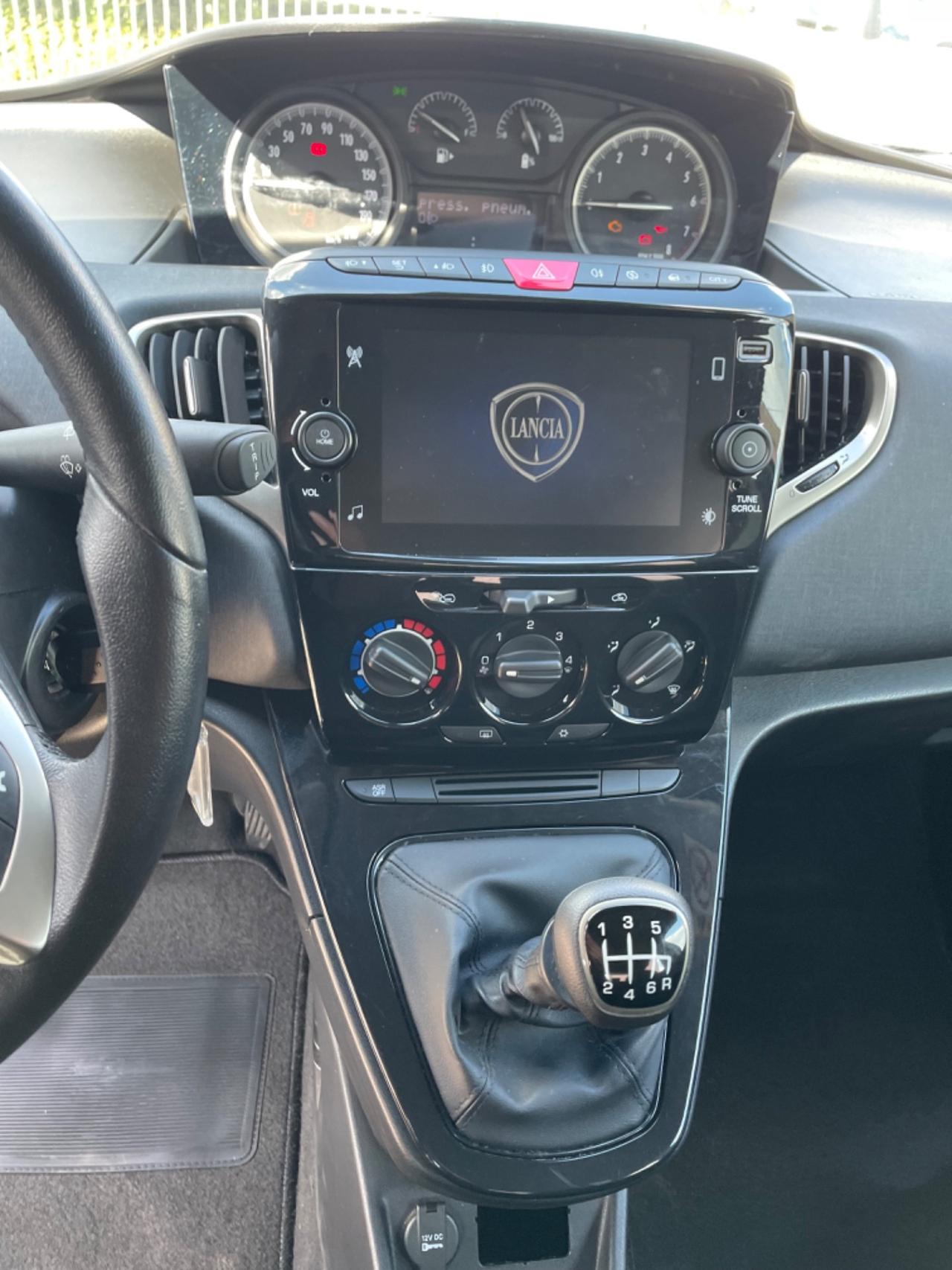 Lancia Ypsilon 1.0 FireFly 5 porte S&S Hybrid UnYca