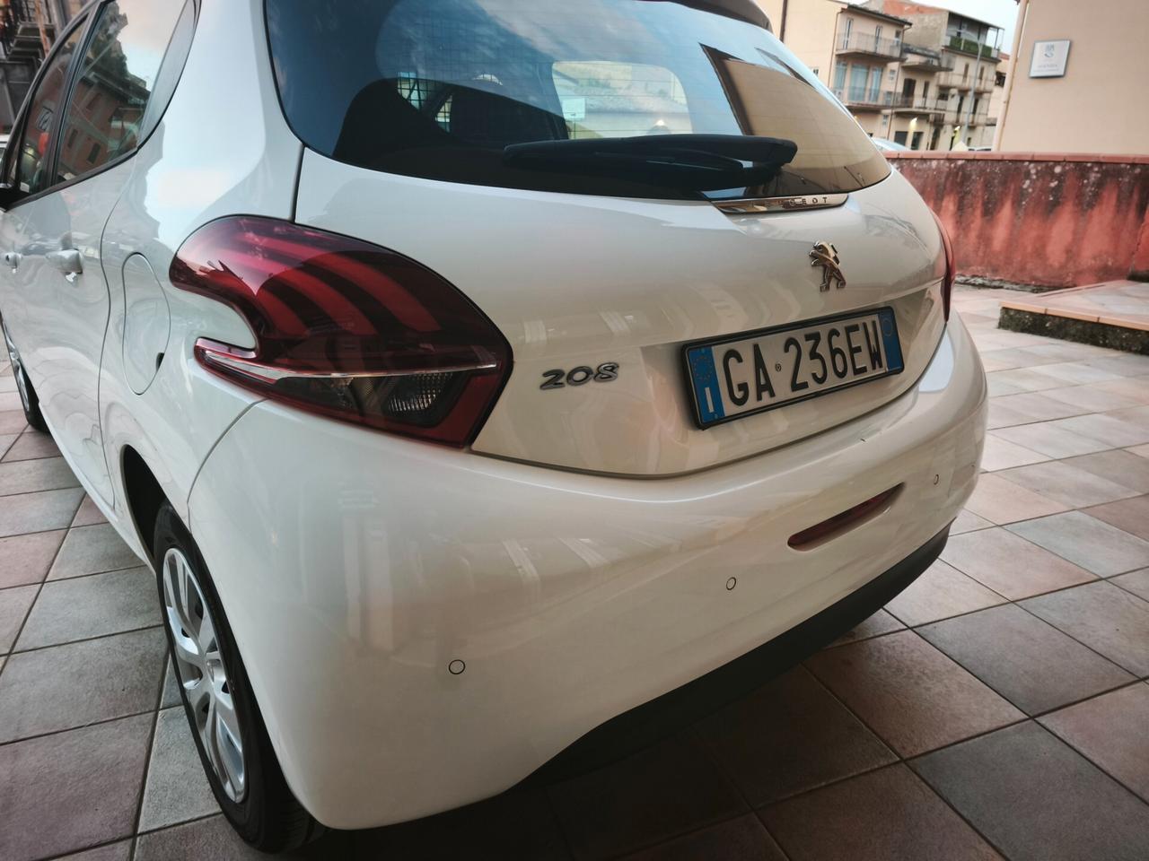 Peugeot 208 HDi 100 CV Van IVA Esposta