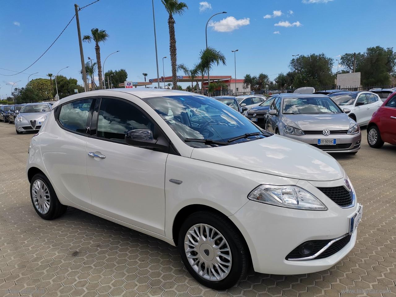 LANCIA Ypsilon 1.2 69 CV 5p. Gold