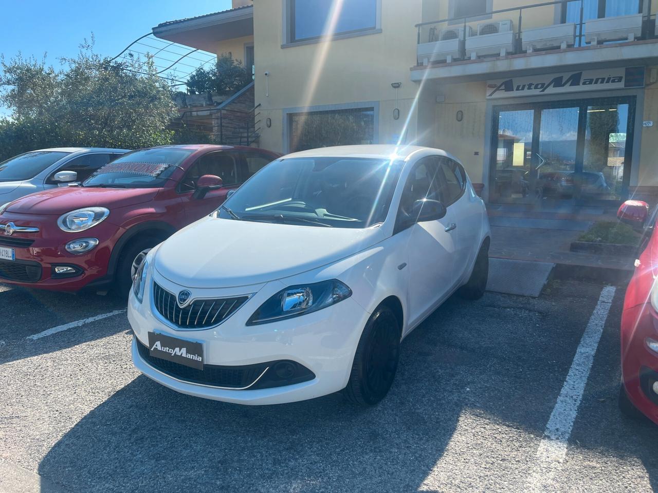 Lancia Ypsilon 1.0 FireFly 5 porte S&S Hybrid Silver