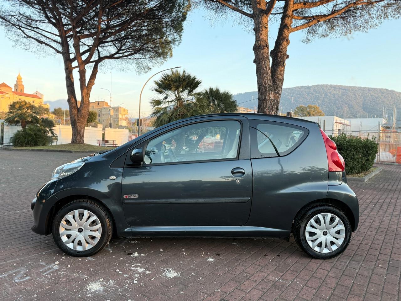 Peugeot 107 1.0 68CV 3p. Sweet Years neopatentati,ottime condizioni