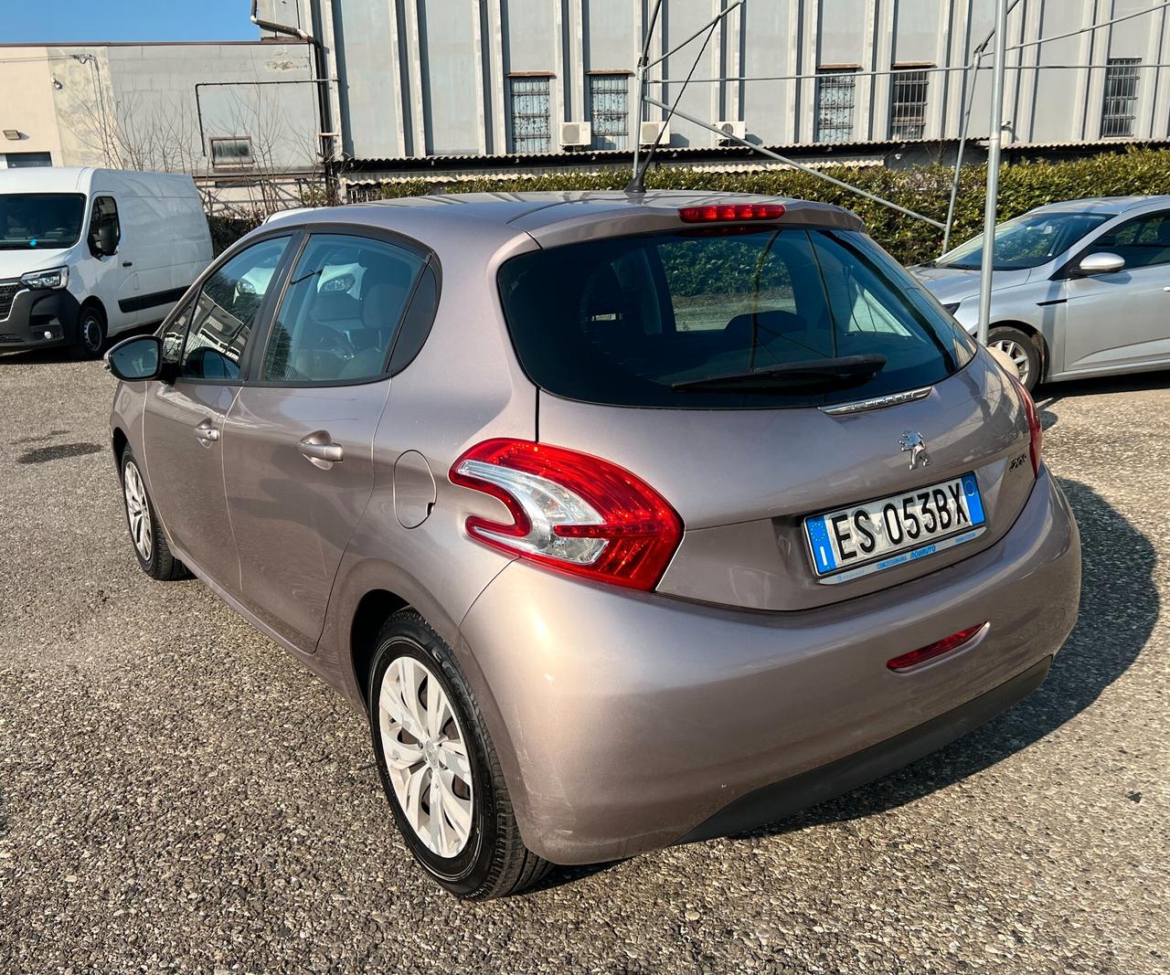 Peugeot 208 1.4 HDi 68 CV 5 porte