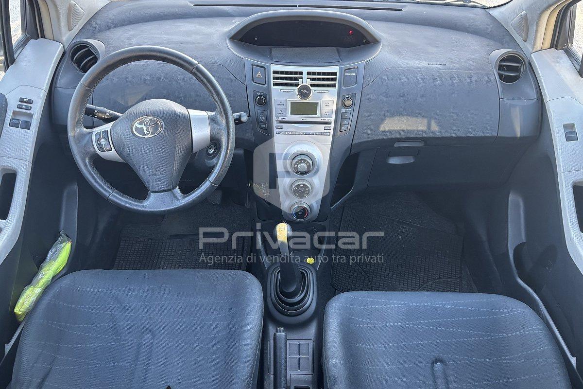 TOYOTA Yaris 1.0 5 porte