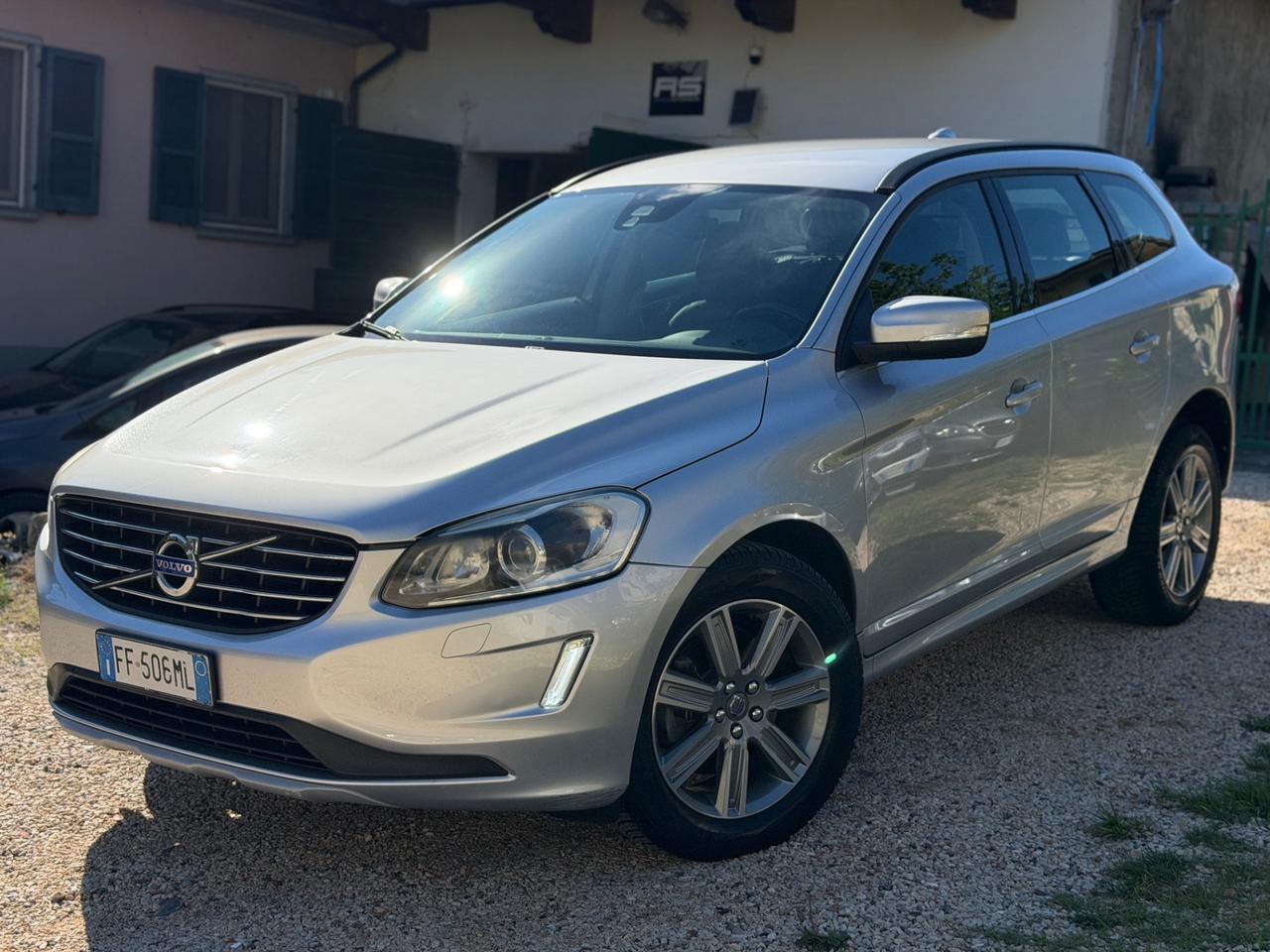 Volvo XC60 D4 AWD MOMENTUM 4x4 KMCERT GARANZ