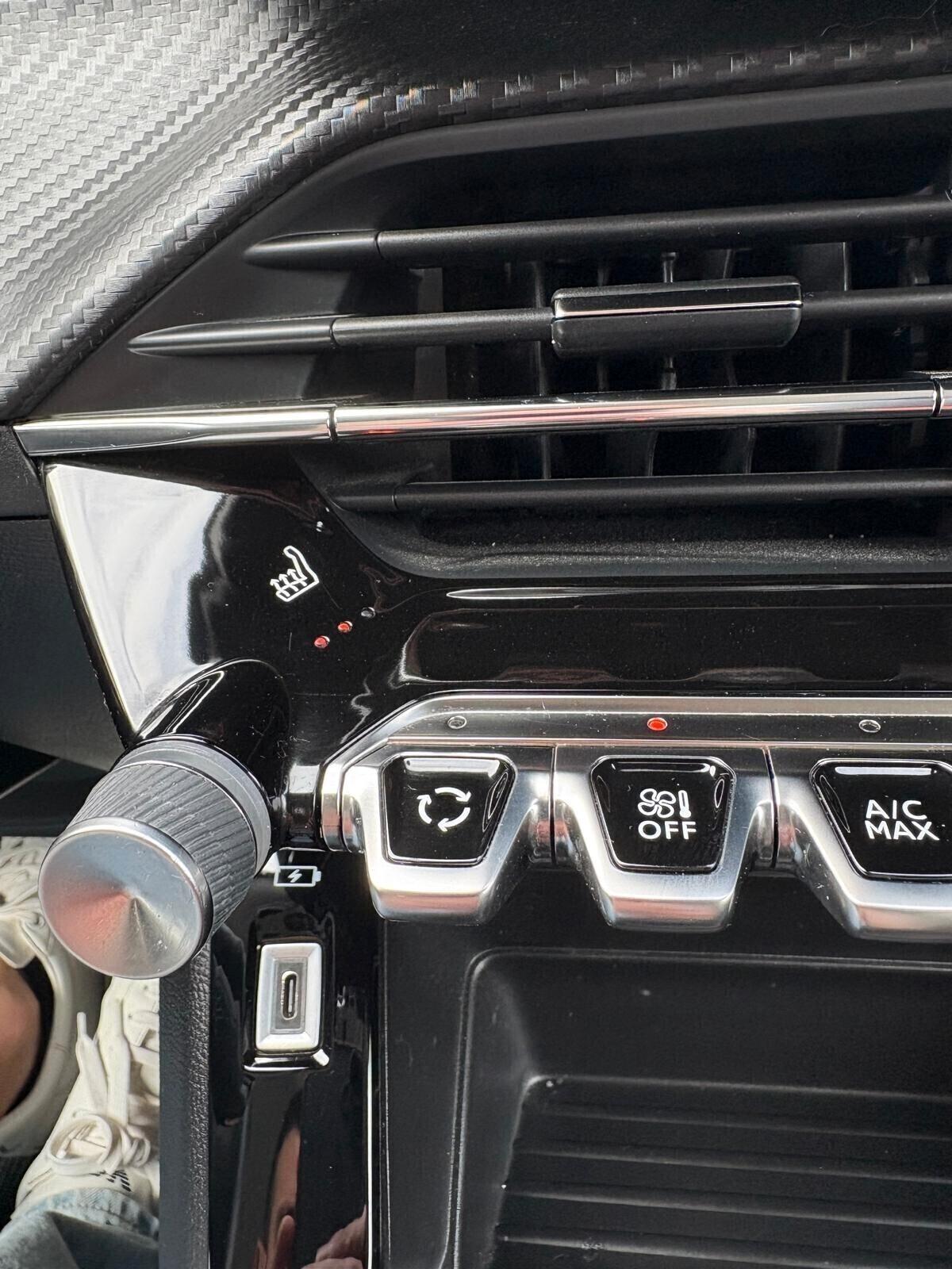 Peugeot 2008 BlueHDi 100 S&S Allure Navi Pack