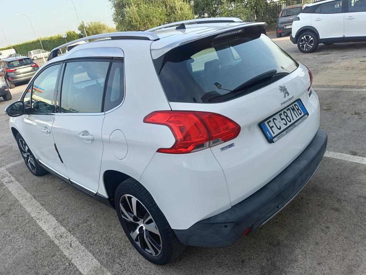 Peugeot 2008 BlueHDi 100 Black Matt