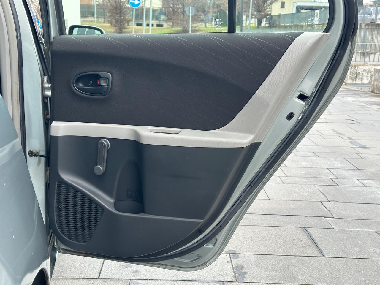 Toyota Yaris 1.0 5 porte Sol