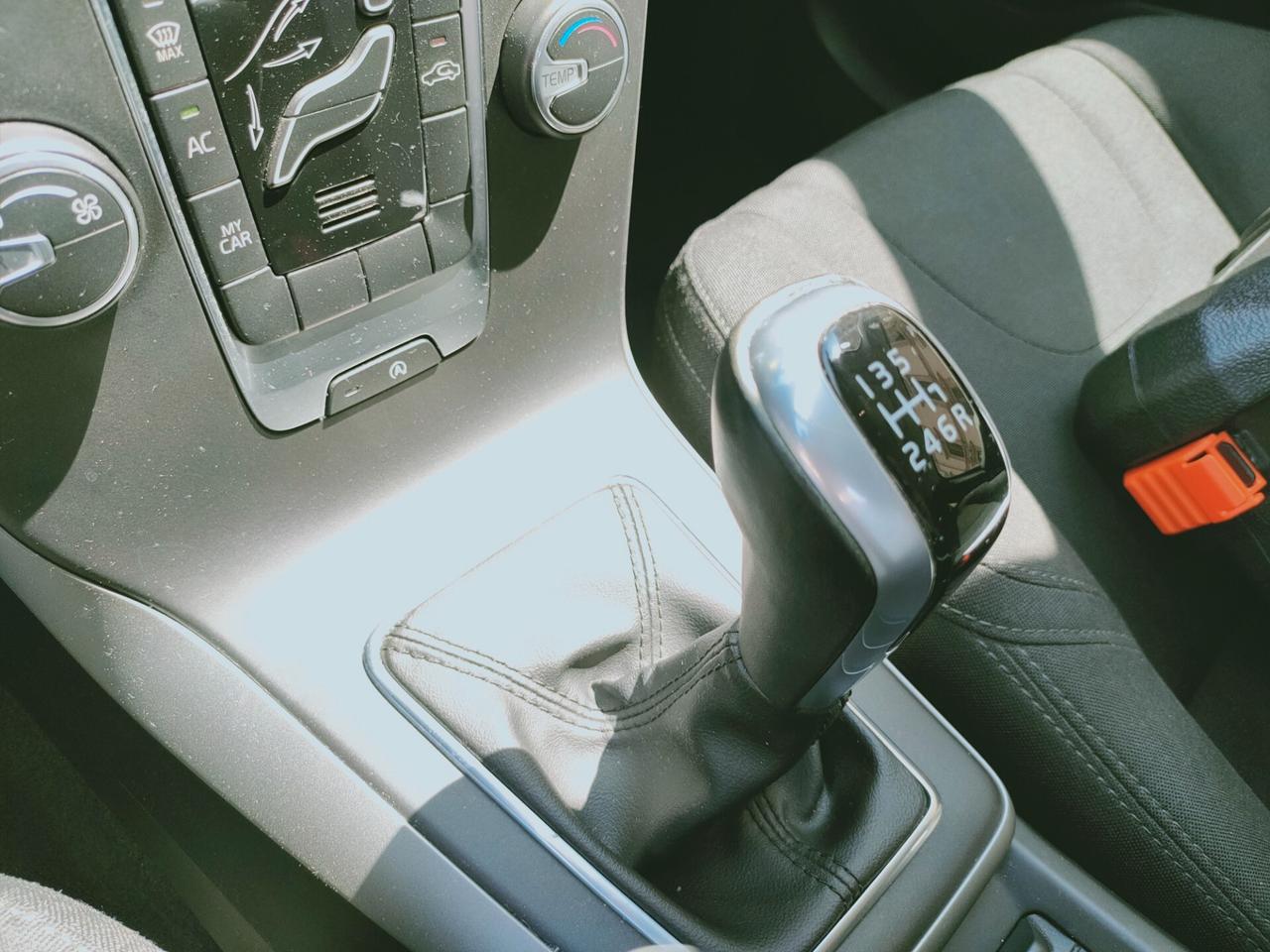 Volvo V40 D2 Kinetic Neopatentati