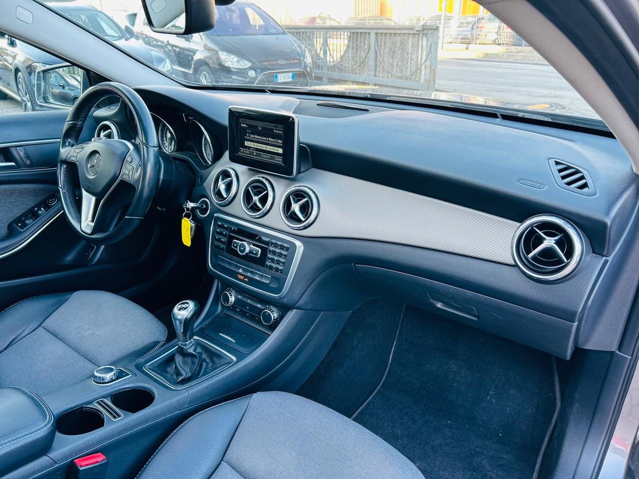 Mercedes-benz GLA 200 d Premium