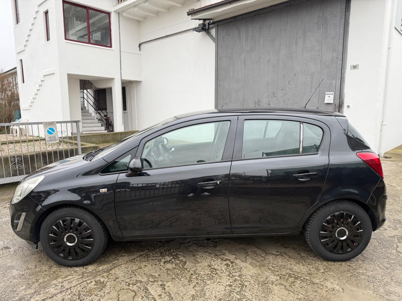 Opel Corsa 1.2 BENZINA 5P. 2013 POCHI KM NEOPATENTATI