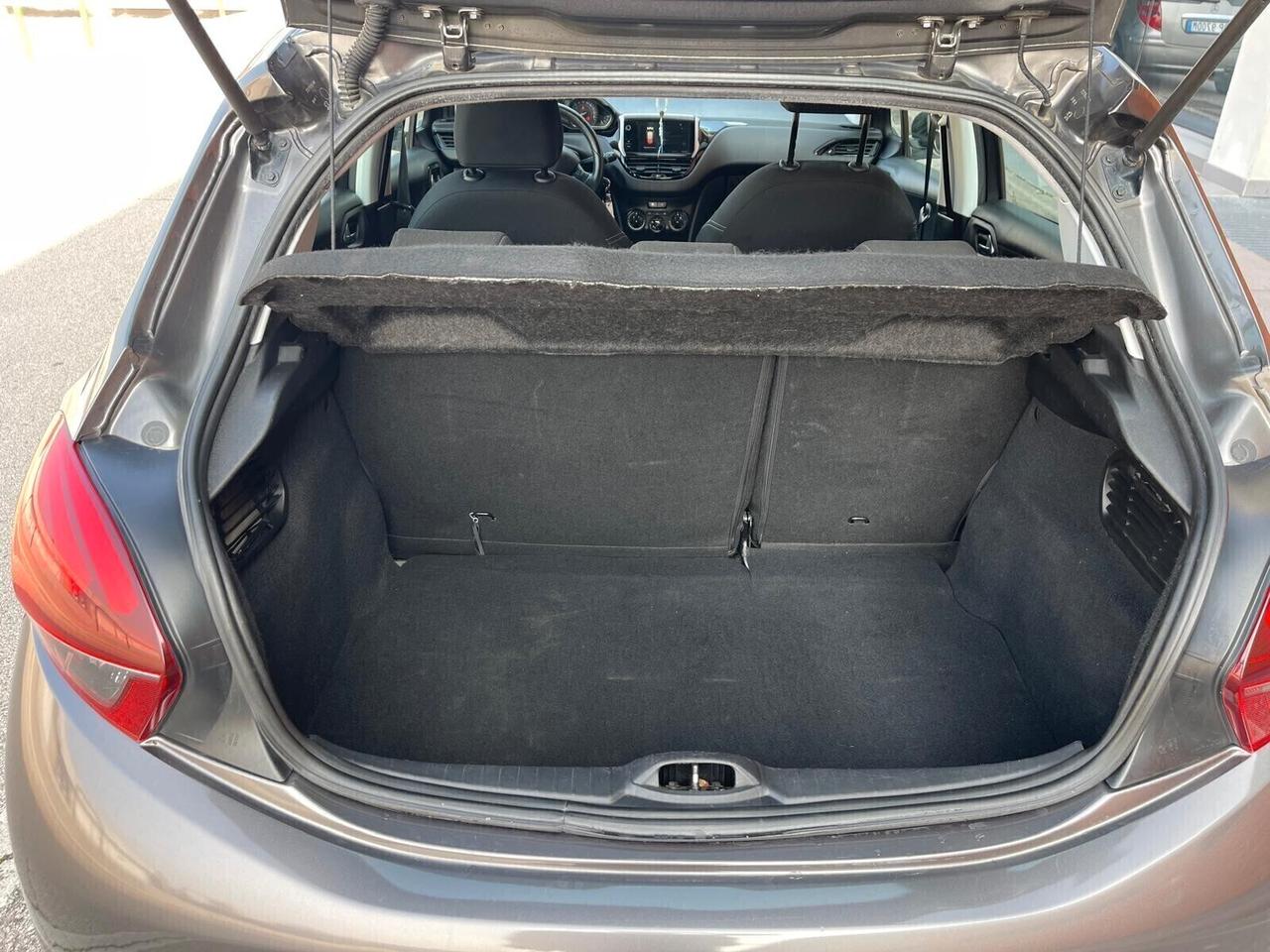 Peugeot 208 1.2 benz 82cv 5 porte - Neopatentati