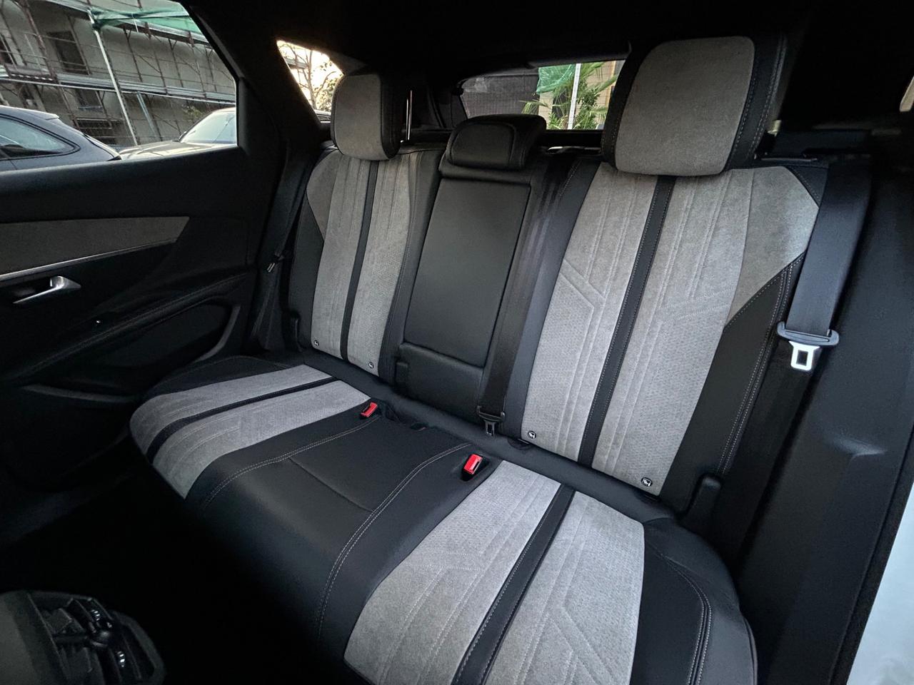 Peugeot 3008 Hybrid4 300 e-EAT8 GT