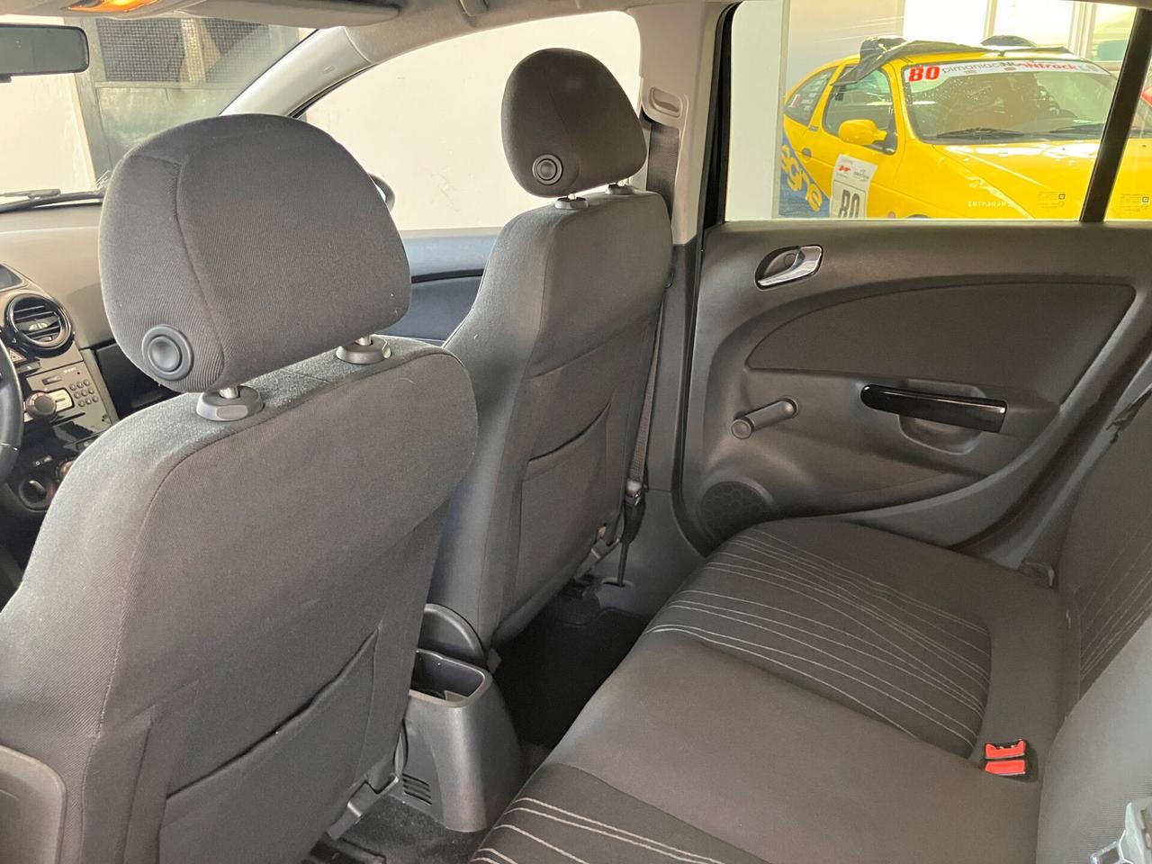 Opel Corsa 1.2 5 porte Cosmo NEOPATENTATI