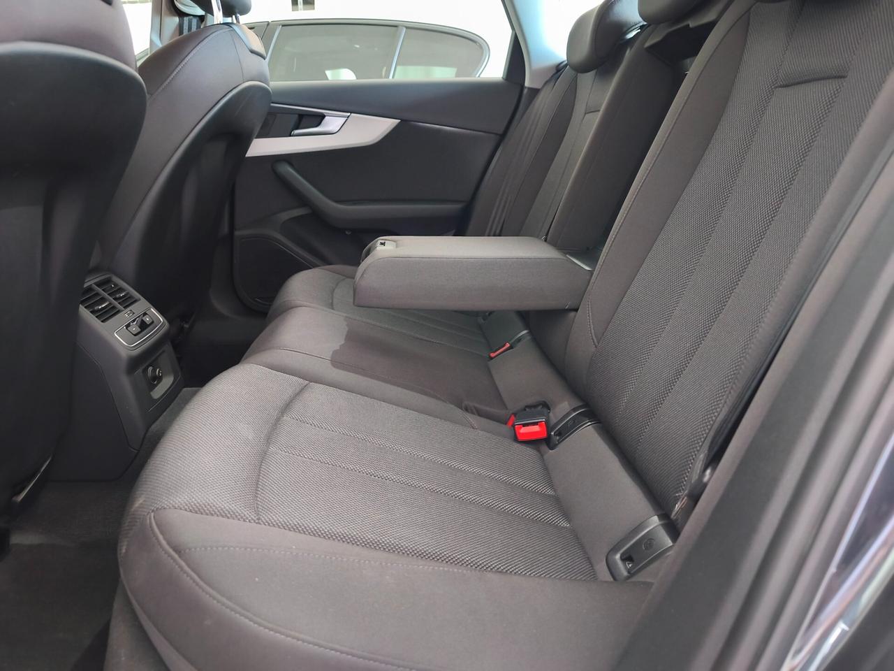 Audi A4 Avant 35 TDI/163 CV Mhev -S tronic Business Advanced