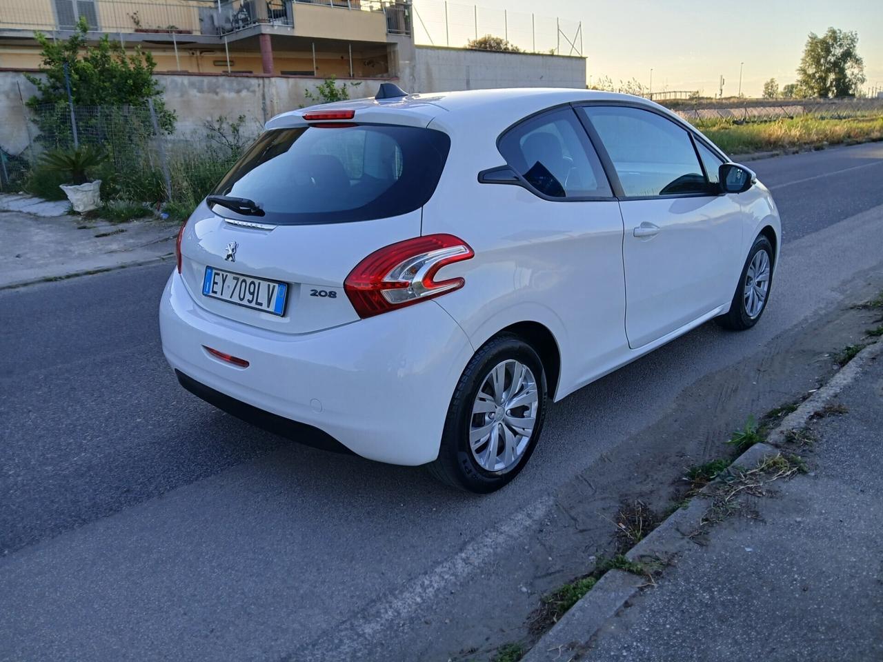 Peugeot 208 anno 2015 X Neopatentati KM CERTIFICAT