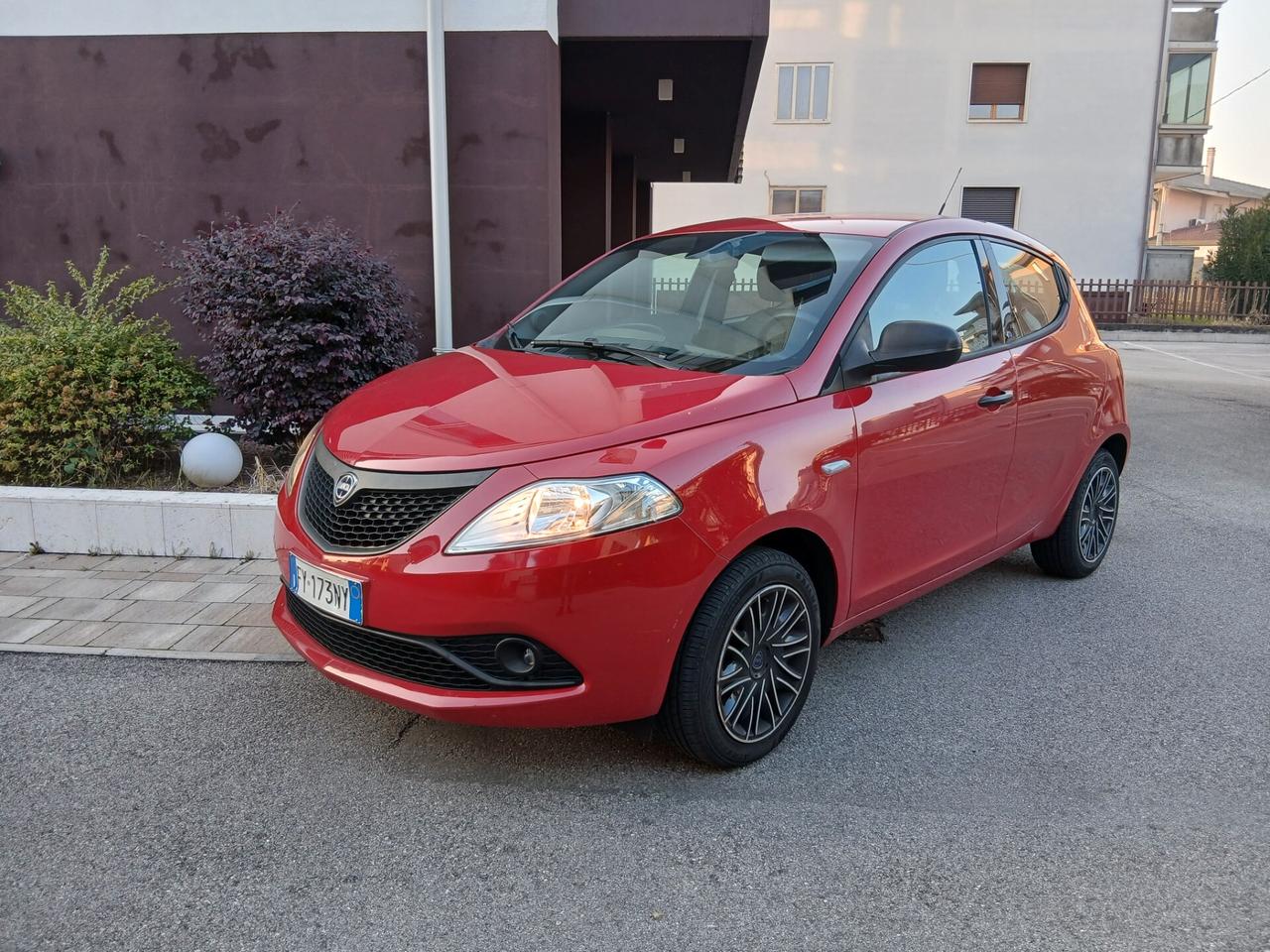 Lancia Ypsilon 1.2 69 CV 5 porte S&S unico proprietario tua a € 193 mese