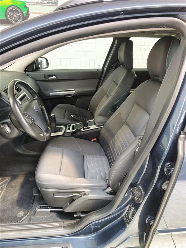 Volvo V50 D2 POLAR !!! 130.000 !!!