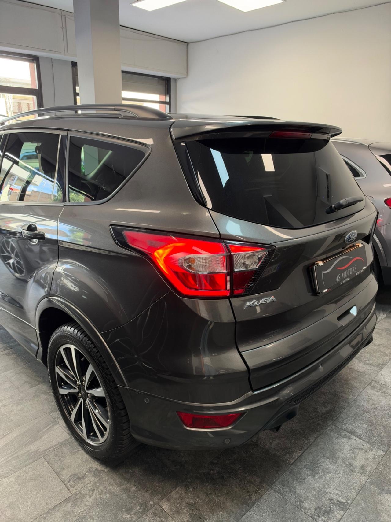 Ford Kuga 1.5 TDCI 120 CV 2WD ST-Line