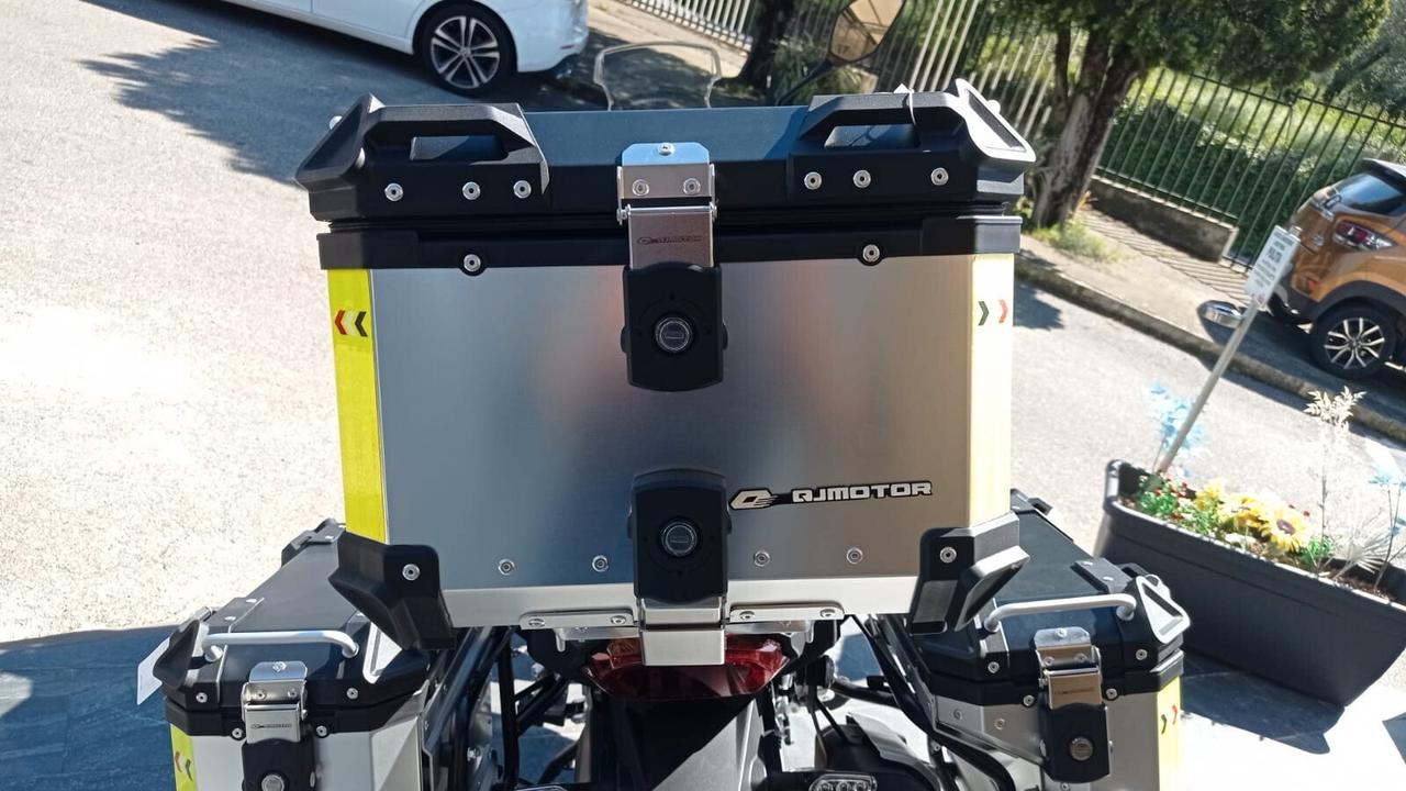 Qj Motor SVT 650 X-NUOVA-4 ANNI DI GARANZIA