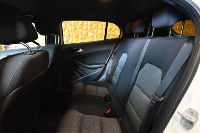 MERCEDES-BENZ GLA 180 D EXECUTIVE AUT.TEL CERCHI 17"VETRI SCURI SED.RISC