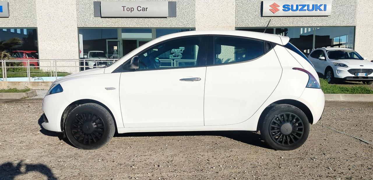 Lancia Ypsilon 1.0 firefly hybrid Silver s&s 70cv
