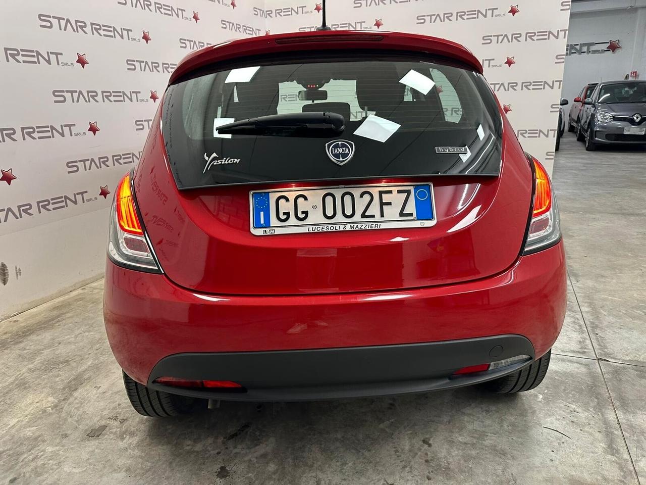 Lancia Ypsilon 1.0 FireFly 5 porte S&S Hybrid Ecochic Silver