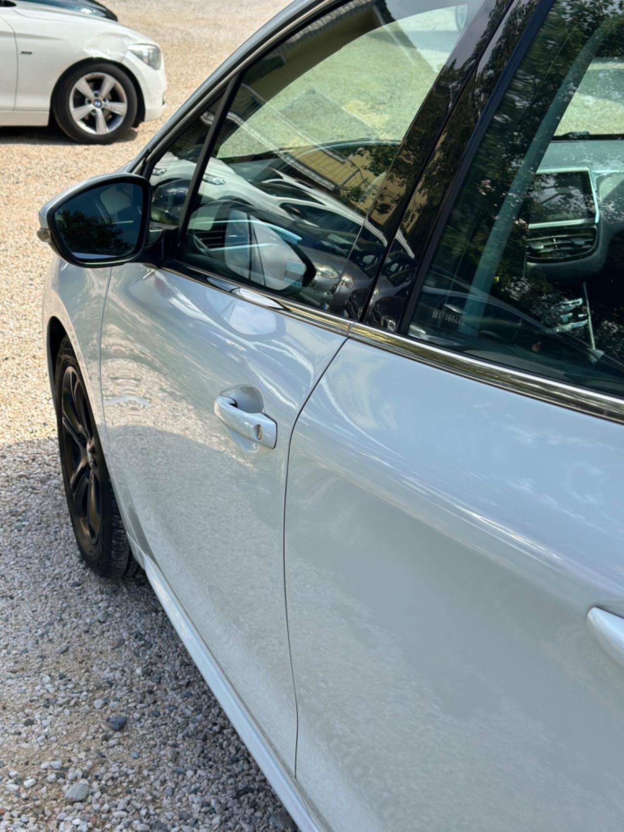 Peugeot 208 1.4 HDi 68 CV 5P ALLURE NEOPAT KMCERT