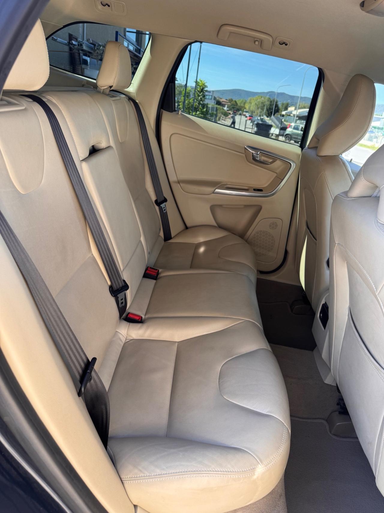Volvo XC 60 XC60 D4 Geartronic R-design Momentum