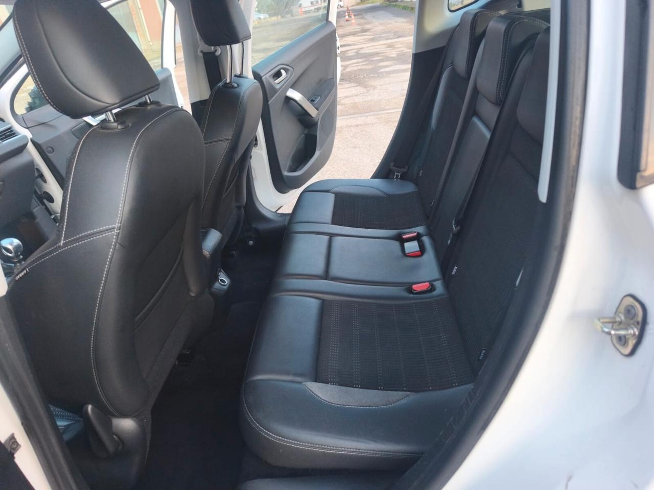 Peugeot 2008 --2014----1.6 Diesel